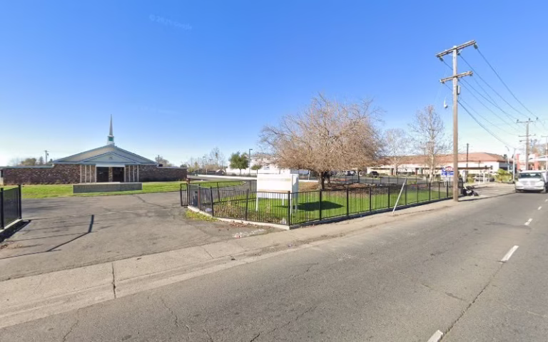 169808 reflections window gutter cleaning 1 768x480