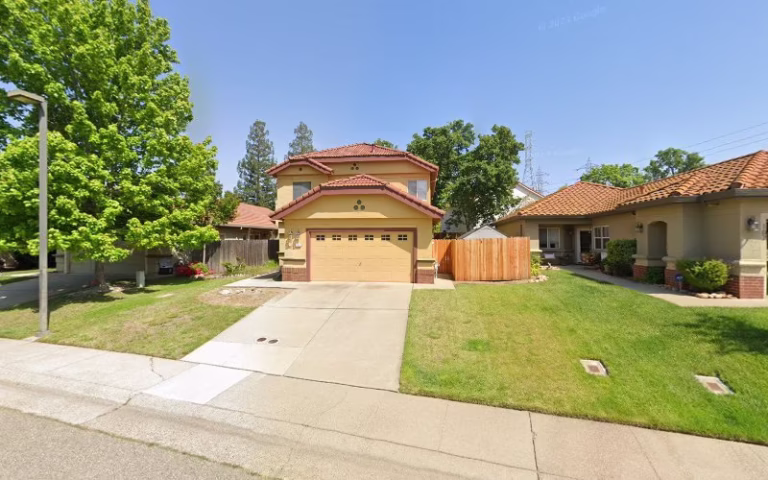 169808 reflections window gutter cleaning 768x480