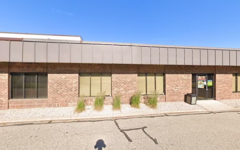 170384 best seamless gutters 1 768x480