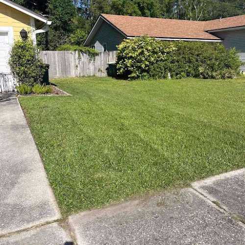 171354 lawnstarter lawn care service 1