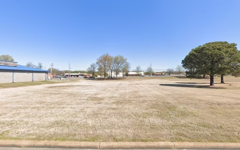 172542 lovelace lawn care 1 768x480