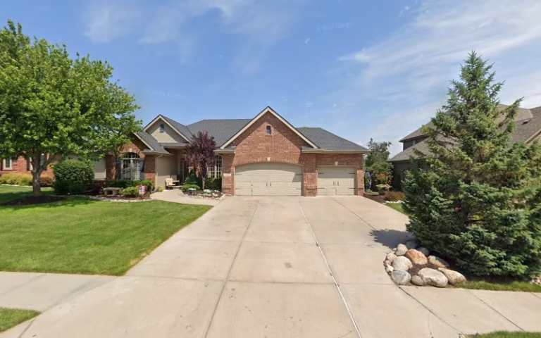 173339 the greener side lawn care 1 768x480