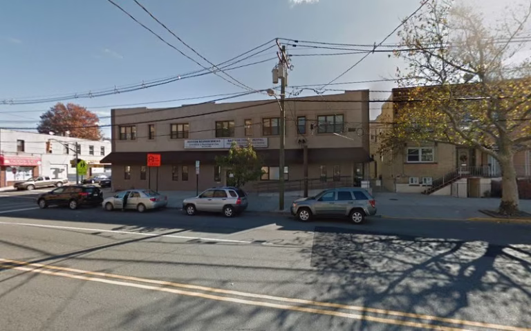 174540 starmark cabinetry 1 768x480