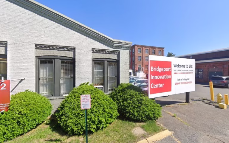 175109 contemporary millwork kitchens 768x480