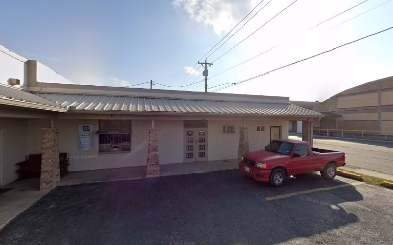 175160 negrete cabinet shop 1 768x480