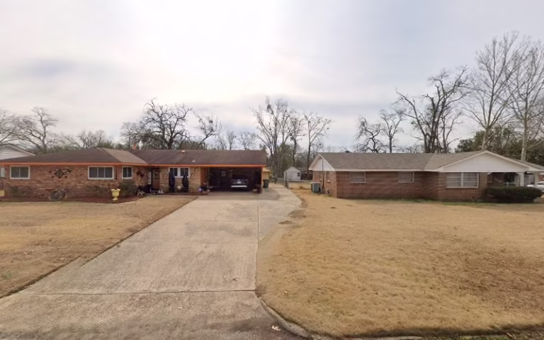 176455 hawkins lawncare 1 768x480