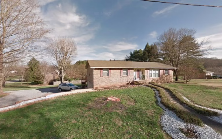 176929 we care lawn care 768x480