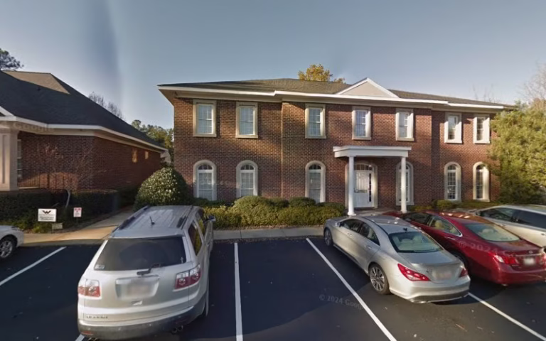 189478 trusty lawn care 768x480