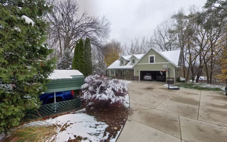 189538 cutter lawn care snowplowing 768x480