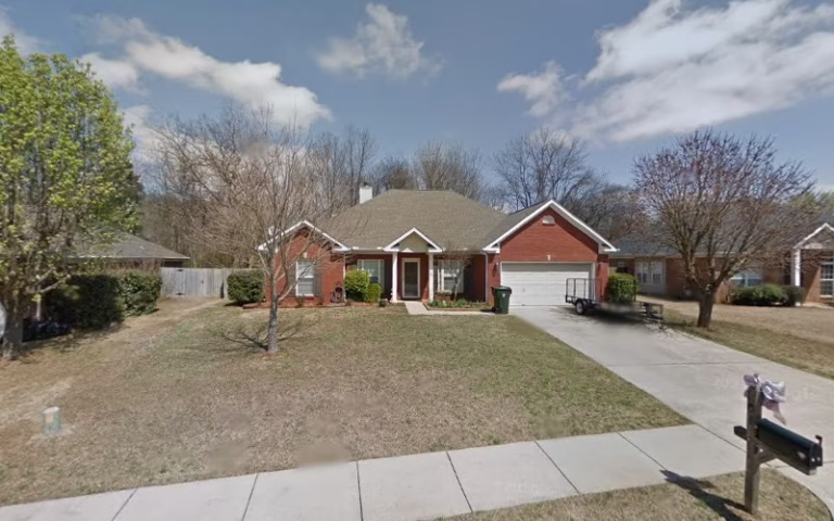 189839 lees lawn care 768x480