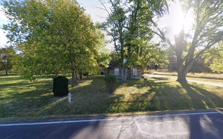 189979 pinnacle lawn care 768x480