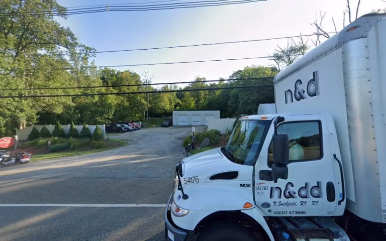 190152 minardis lawn care landscaping 768x480