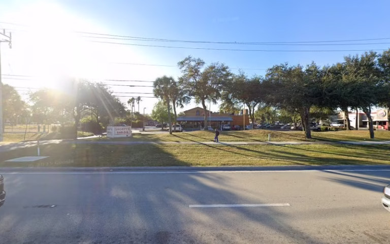 190886 complete lawn maintenance landscape maintenance 768x480