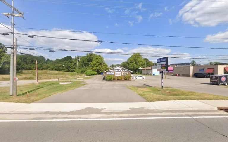 191478 stripes and squares lawn service 768x480