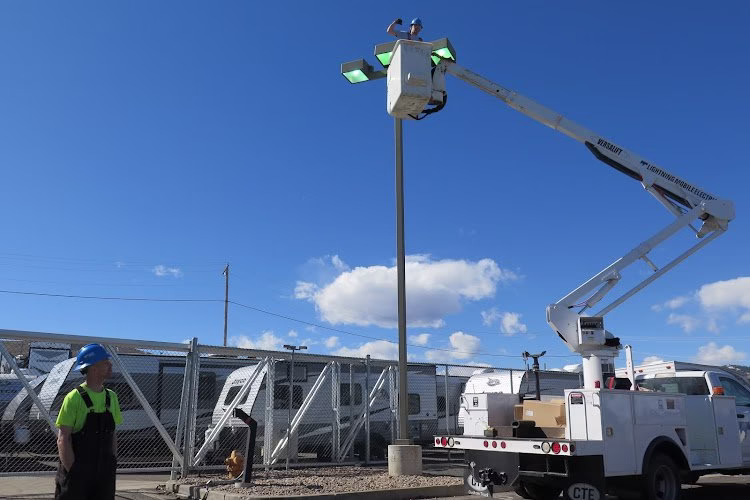 198956 lightning mobile electric