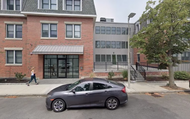 199430 paramount electrician co 768x480