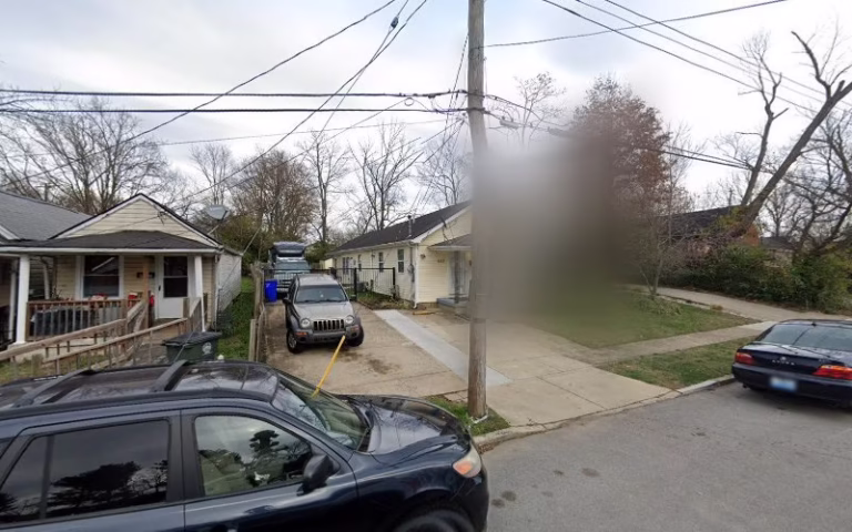 202681 mow edge blow lawn service 768x480