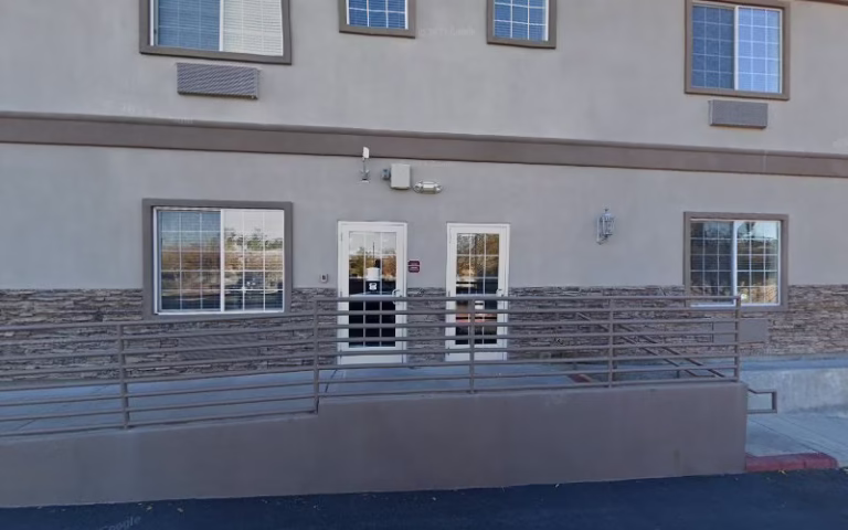 202751 hernandez lawn maintenance 768x480