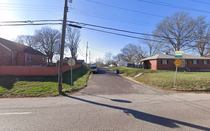 202846 maloneys lawn service 1