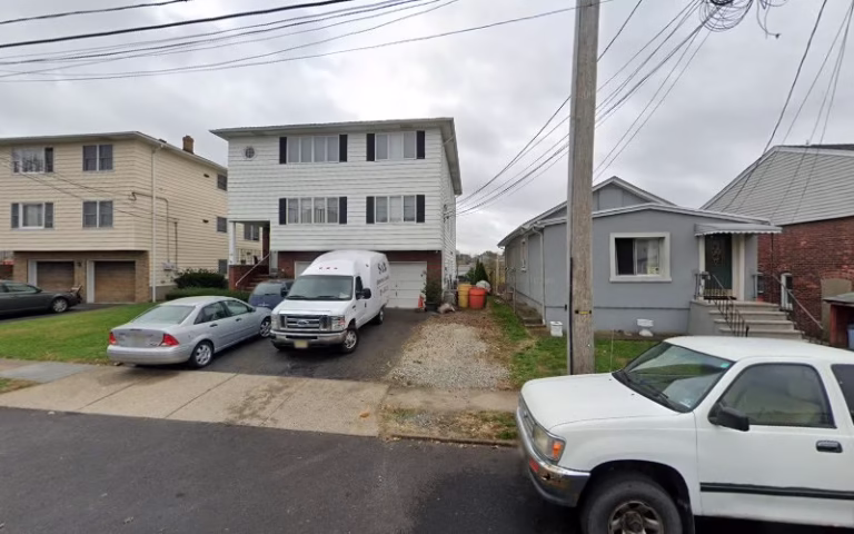 203450 sb lawn maintenancelandscaping 768x480