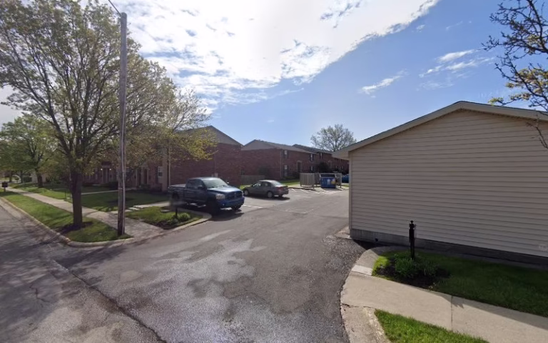 203680 ucall lawn care service maintenance 1 768x480