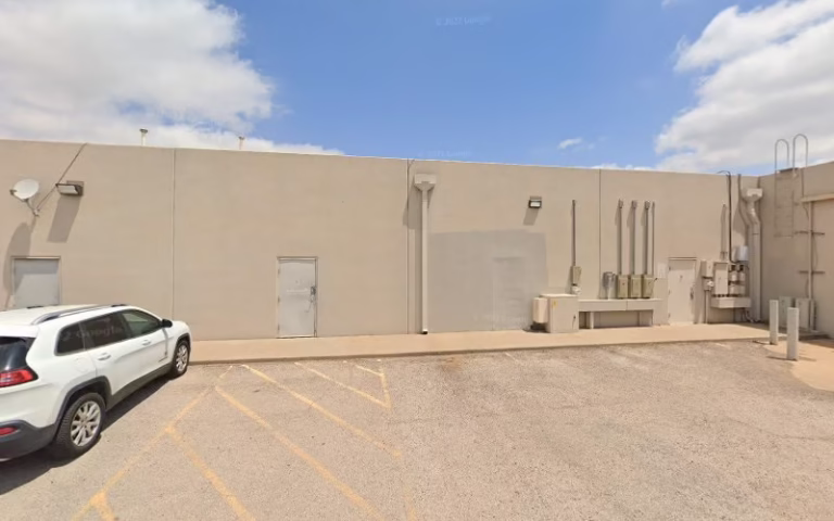 203972 e l lawn care 768x480