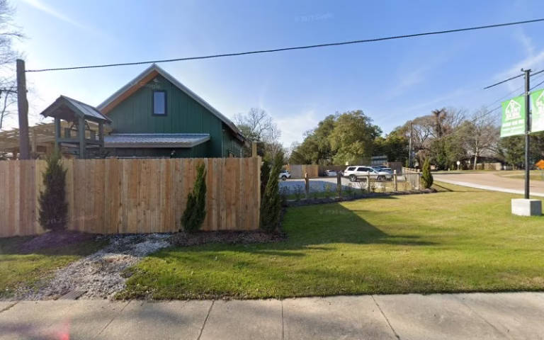 204540 me moes lawn and landscaping llc 768x480