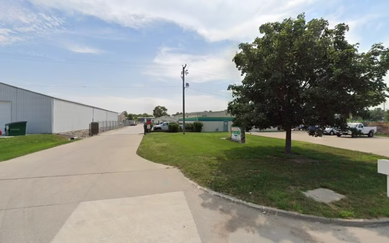 204658 lawn ranger lawn landscaping 1 768x480