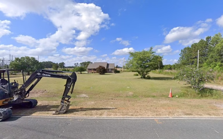 204860 mcfadyen lawn care service 768x480