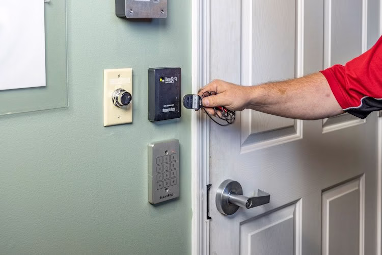 212154 the flying locksmiths 1