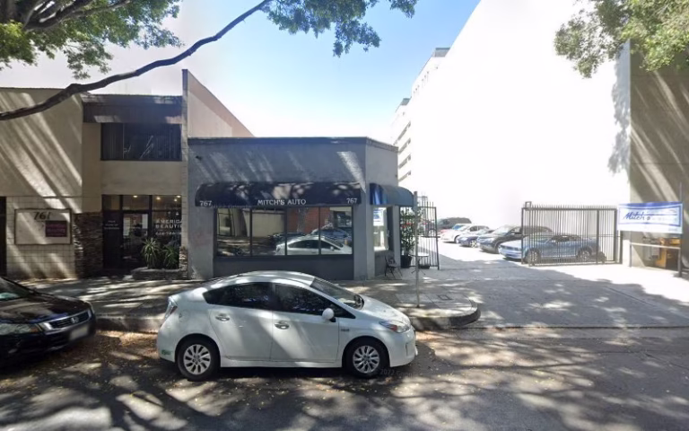 215185 mitchs auto service 768x480