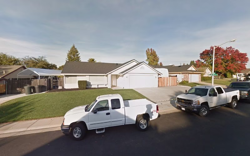 217701 fresh cut lawn maintenance 1