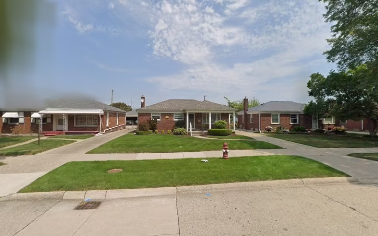 217941 elegant lawn care llc 768x480