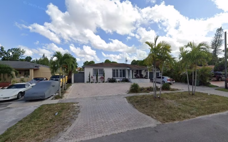 219387 versalles ceramic tile mrbl 768x480