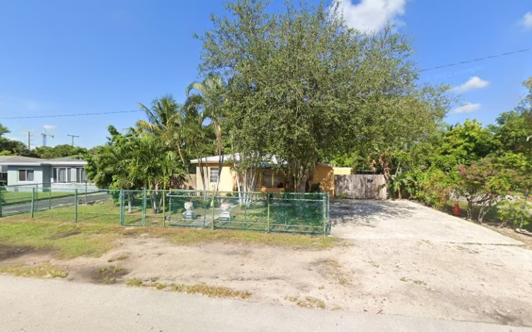 223902 universal fence co 1 768x480