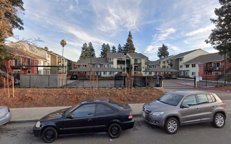 224354 mels hayward fence and deck 768x480