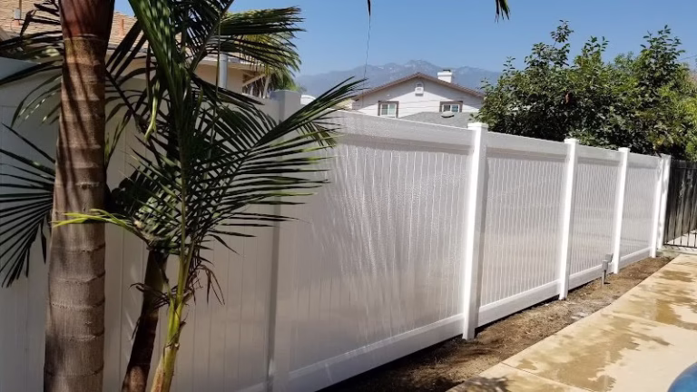 224379 practic vinyl fencing 768x432