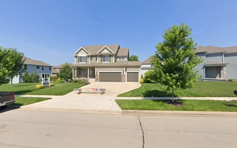 229762 oak run olathe 768x480
