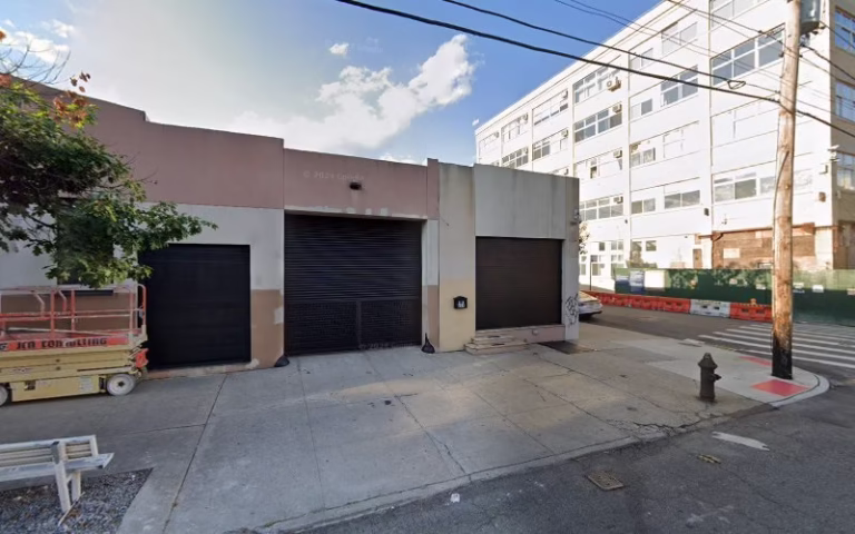 233771 r. king window 768x480