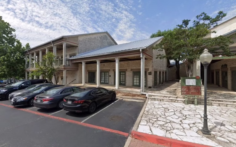 235998 stronghold roofing and construction 768x480