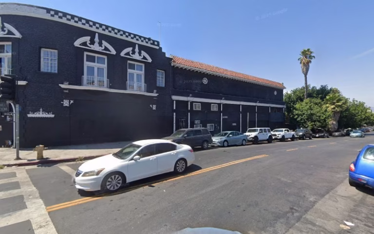 236228 mid wilshire house painting 768x480