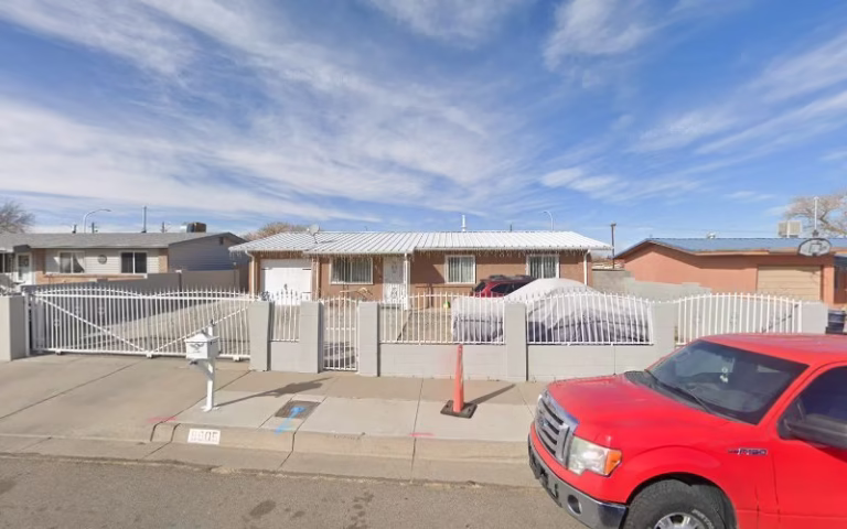 238578 palace painting 768x480