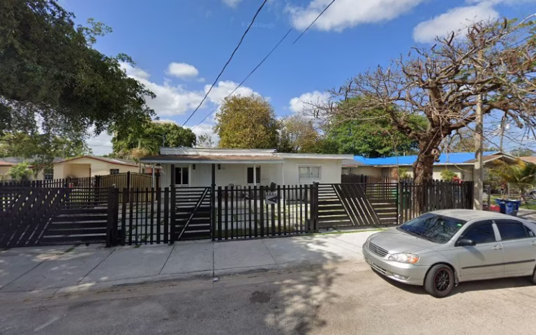 239581 snow white painting waterproofing 768x480