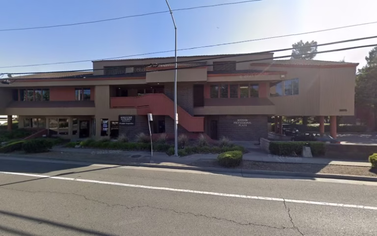 241671 johns interior exterior house painting 768x480