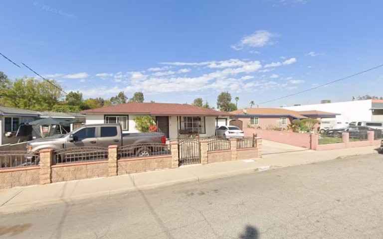 242244 crown painting 768x480