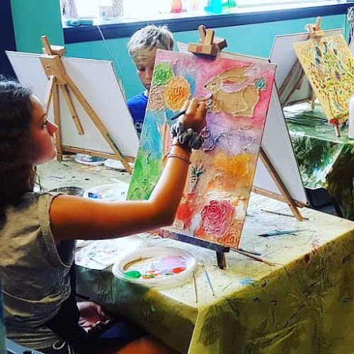 242452 upper west art llc