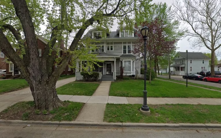 242529 bright wall painting 1 768x480