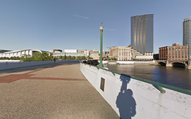 242909 grand legacy mural 768x480