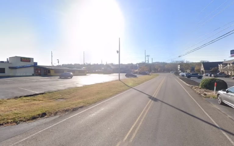 250987 closet solutions warehouse 768x480