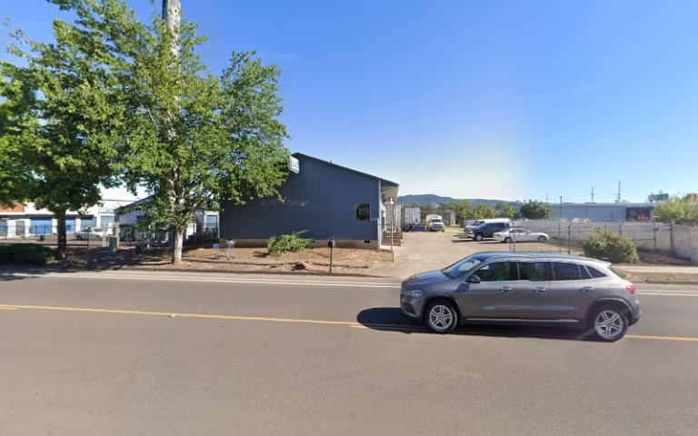 251364 lonnes cabinet shop 768x480